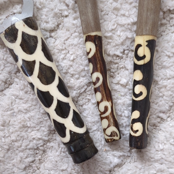 African Wooden Utensil Set w Decorative Handles - Salad Tongs And Bottle Opener - Picture 5 of 5